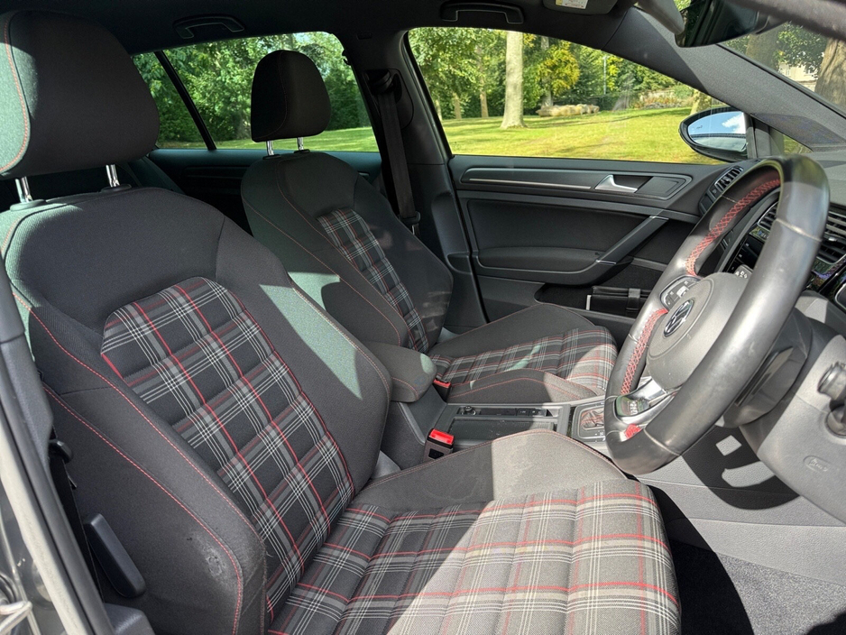 2018 Volkswagen Golf - image 11