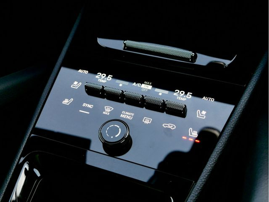 2024 Porsche Cayenne - image 27