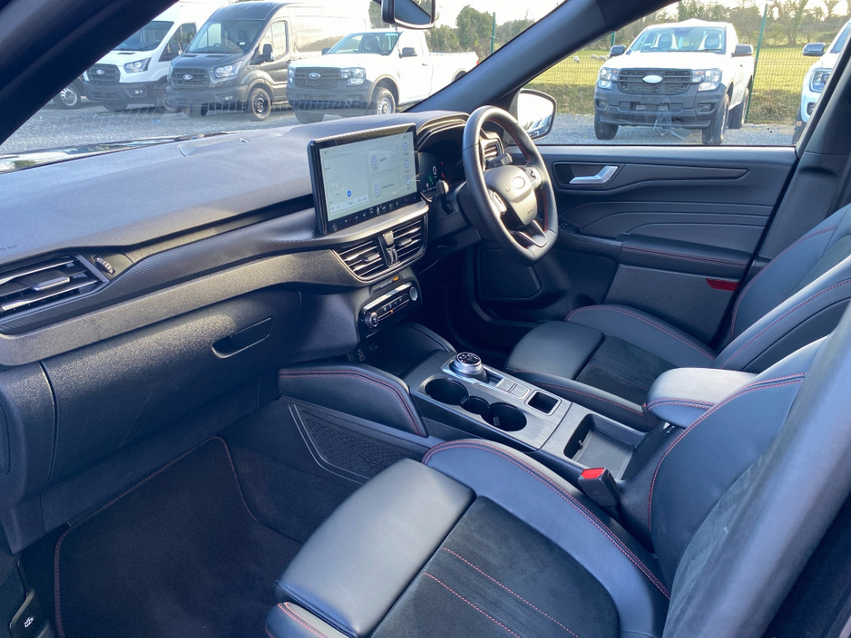 2025 Ford Kuga - image 7