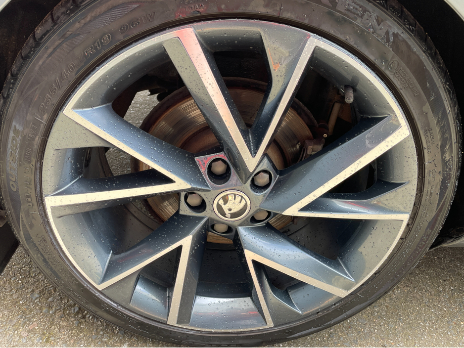 2018 Skoda Superb - image 18