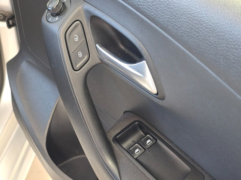 2015 Volkswagen Polo - image 15