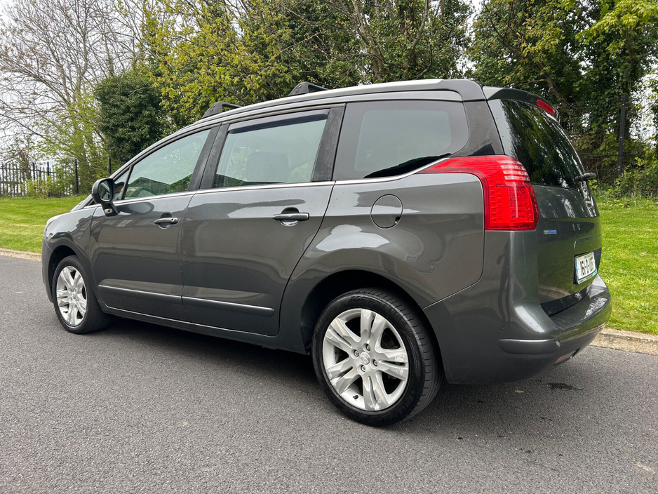 2016 Peugeot 5008 - image 7