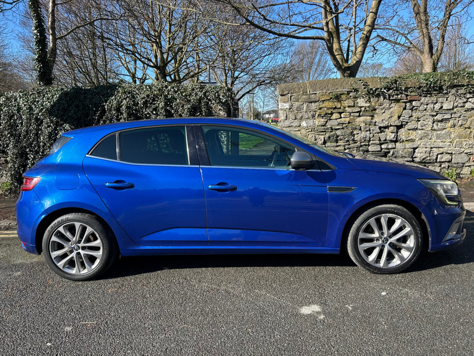 2017 Renault Megane - image 4