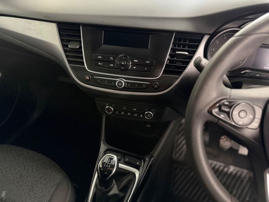 2021 Opel Crossland - image 9