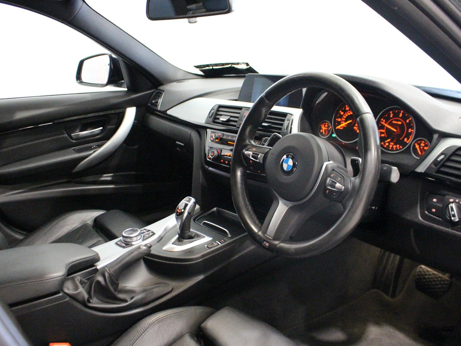 2018 BMW 3 Series - image 19