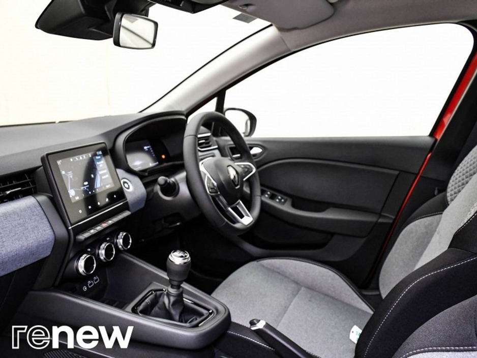 2025 Renault Clio - image 5