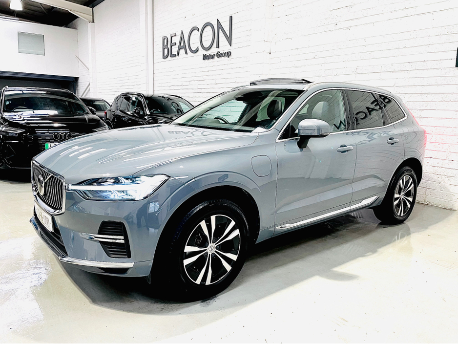 2023 Volvo XC60 - image 3