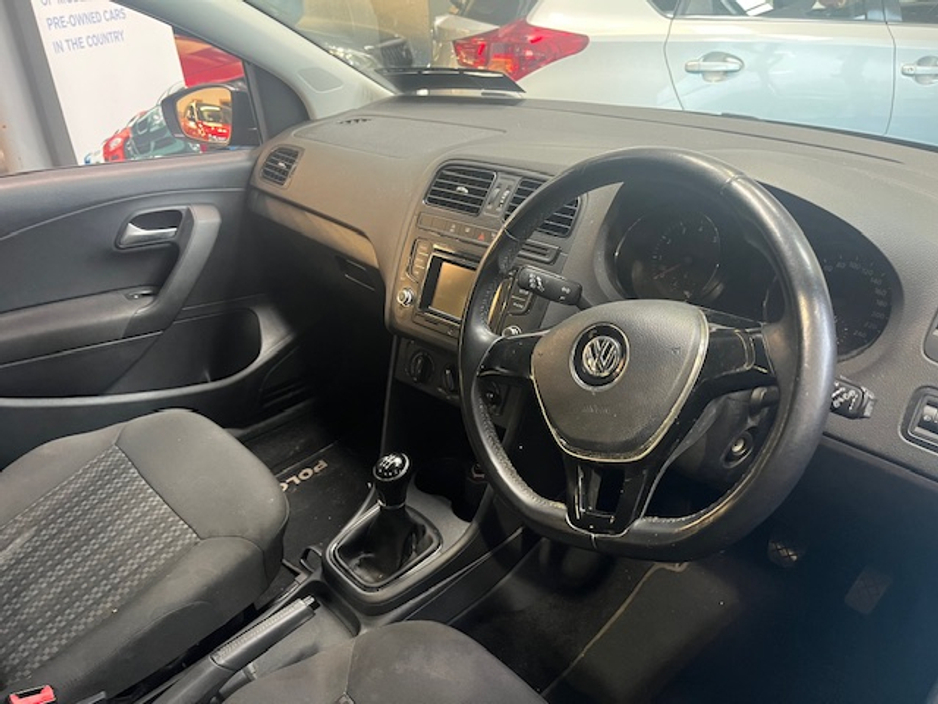 2015 Volkswagen Polo - image 5