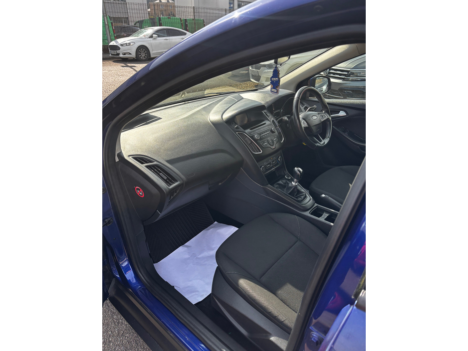 2015 Ford Focus - image 8