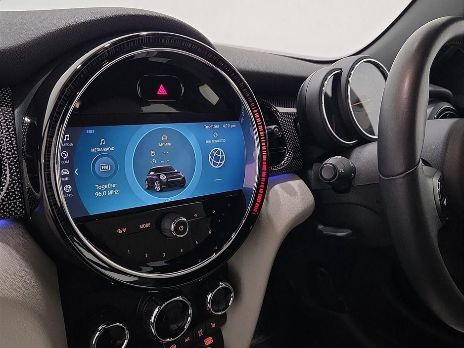 2022 MINI Hatch - image 8