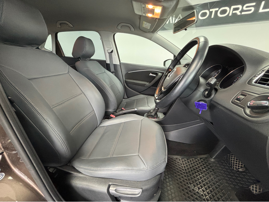 2015 Volkswagen Polo - image 11