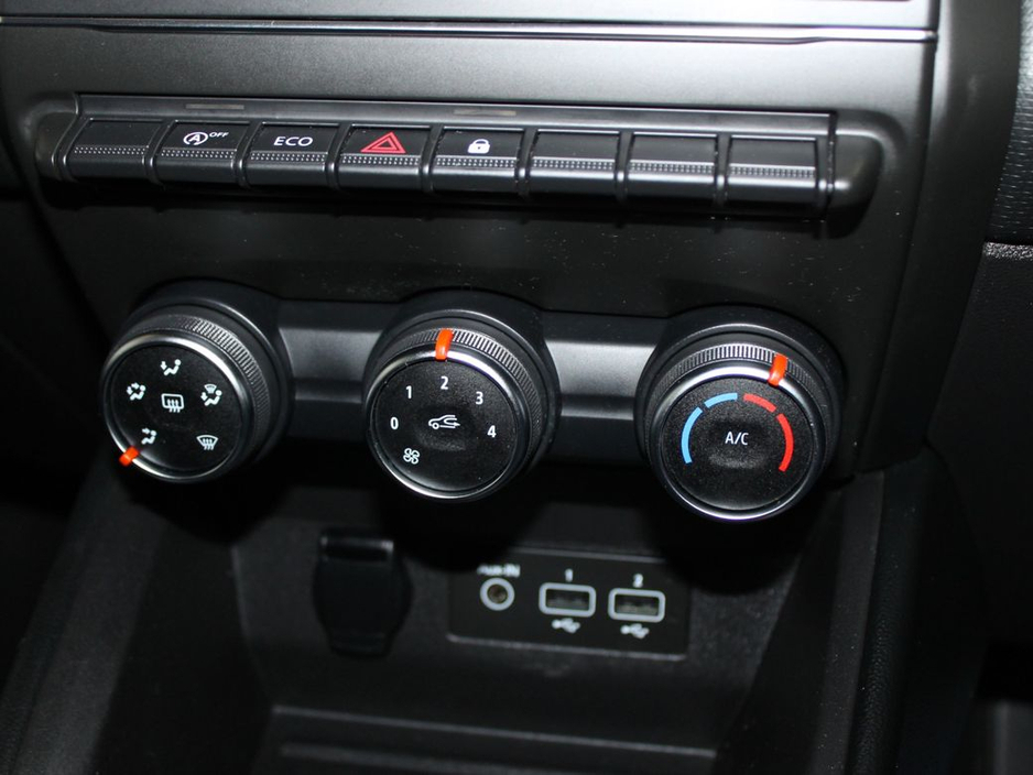 2020 Renault Clio - image 19