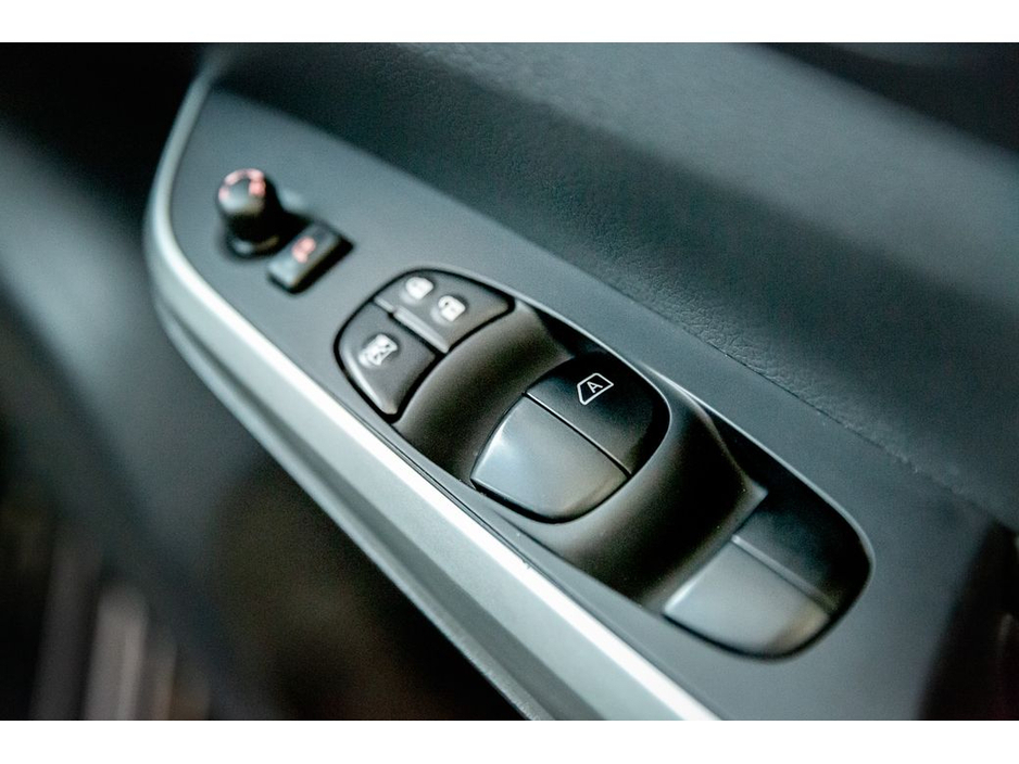 2021 Nissan Navara - image 34