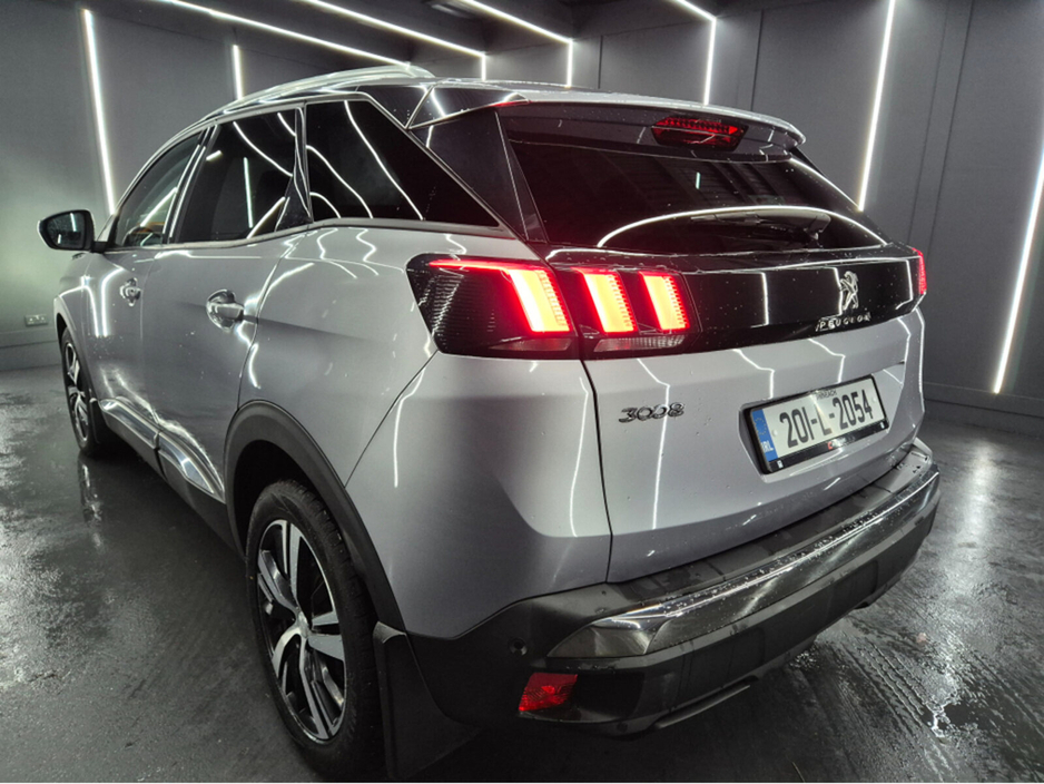 2020 Peugeot 3008 - image 8