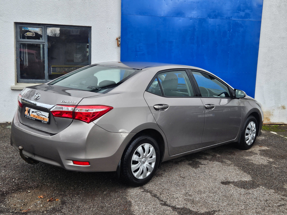 2014 Toyota Corolla - image 4