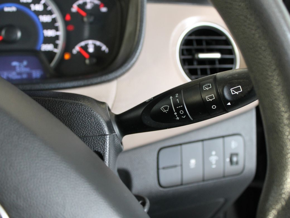 2016 Hyundai i10 - image 20