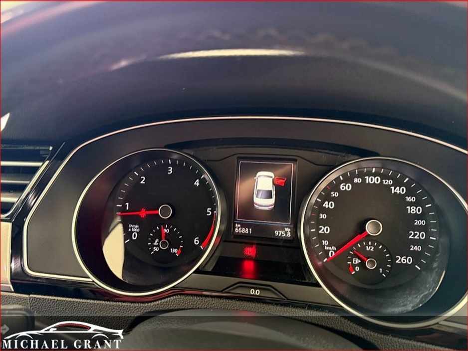 2020 Volkswagen Passat - image 14
