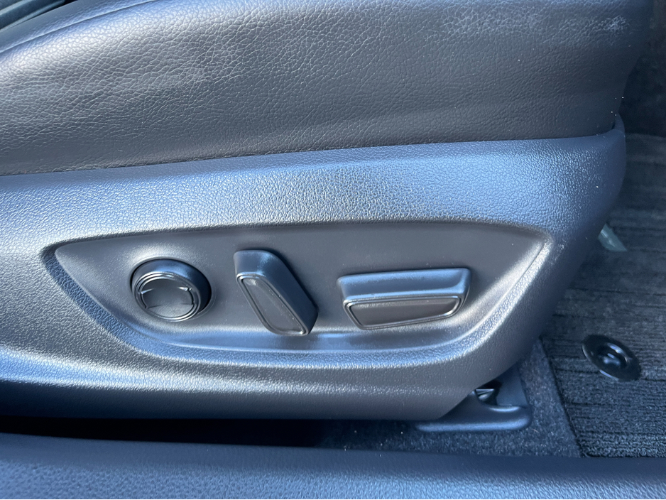 2019 Toyota Camry WS HYBRID AUTOMATIC 2.5 PETROL //HALF LEATHER SEATS//ELECTRIC DRIVERS SEAT//KEYLESS ENTRY//ADAPTIVE CRUISE CONTROL//REVERSE CAMERA// €25,950