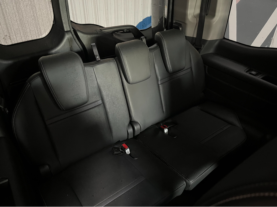 2022 Honda Stepwagon - image 12