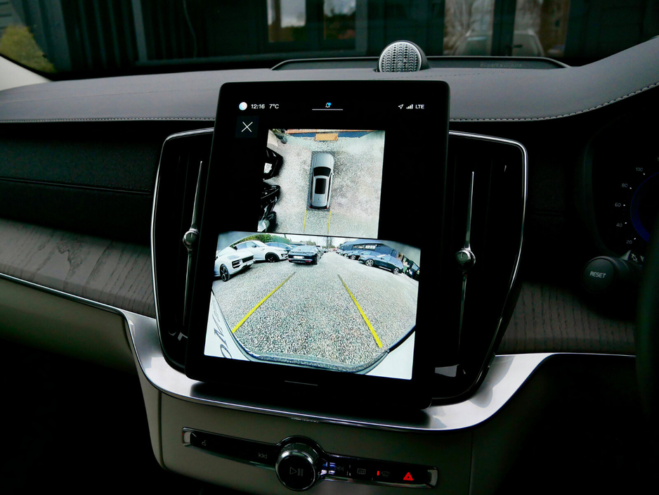 2025 Volvo XC90 T8 PHEV AWD Ultra Bright