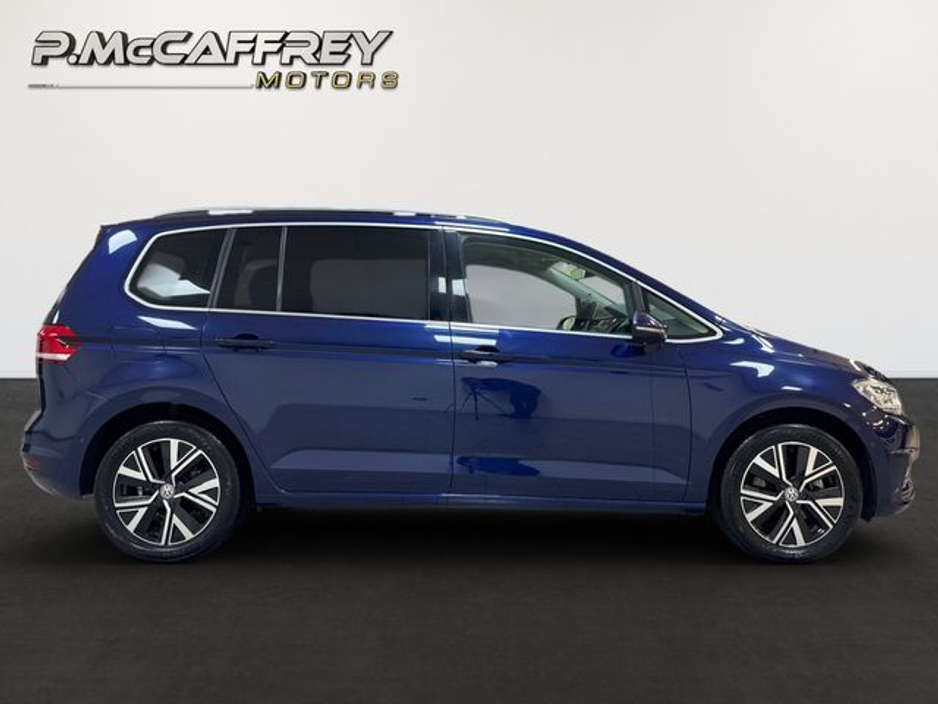 2021 Volkswagen Touran - image 4