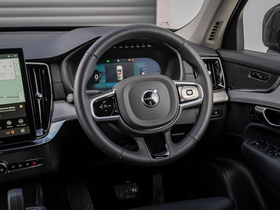 2025 Volvo XC90 - image 13