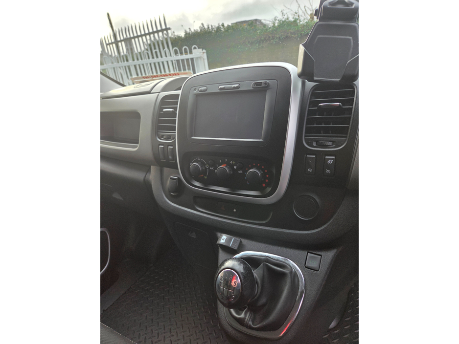 2016 Renault Trafic LL29 DCI 140 SPORT CREW VAN 3DR €21,500