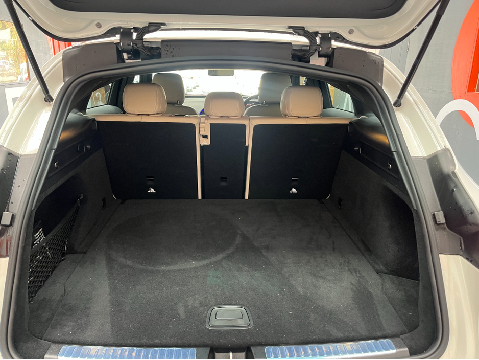 2024 Mercedes-Benz EQC - image 7