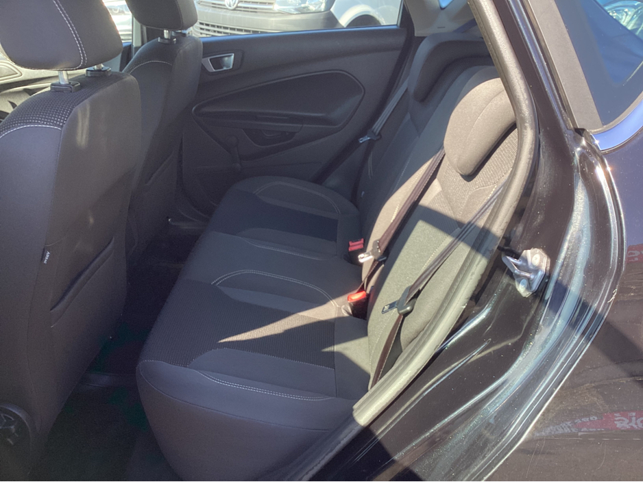 2016 Ford Fiesta - image 15
