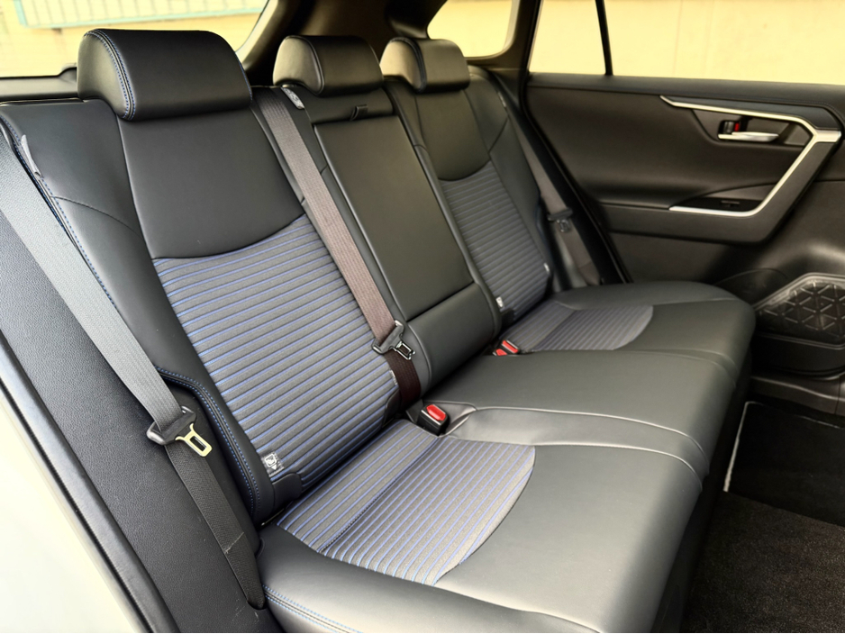 2022 Toyota Rav4 - image 8