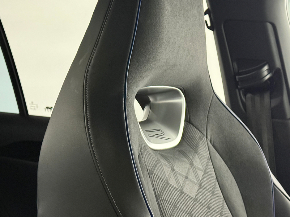 2025 Volkswagen Tiguan - image 23