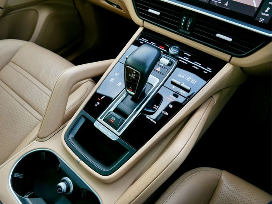 2021 Porsche Cayenne - image 19