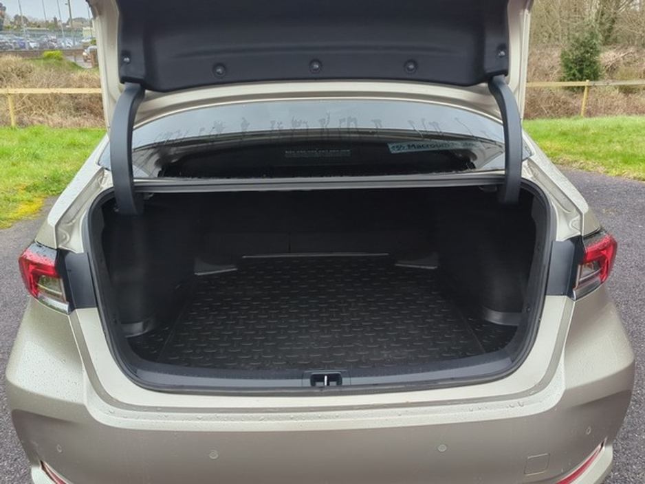 2022 Toyota Corolla - image 10