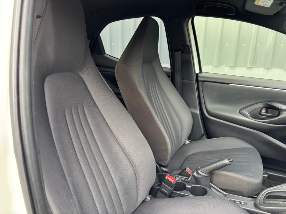 2020 Toyota Yaris - image 6