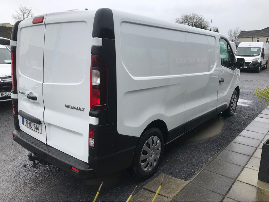 2021 Renault Trafic - image 6