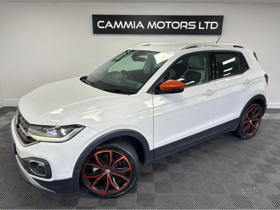 2020 Volkswagen T-Cross - image 2