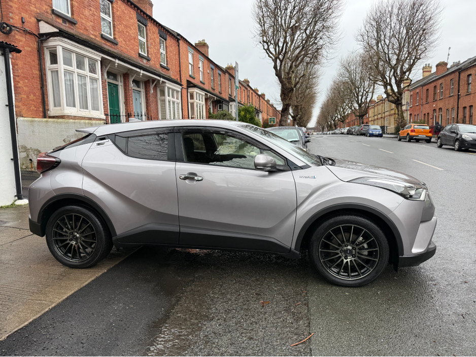 2018 Toyota C-HR - image 4
