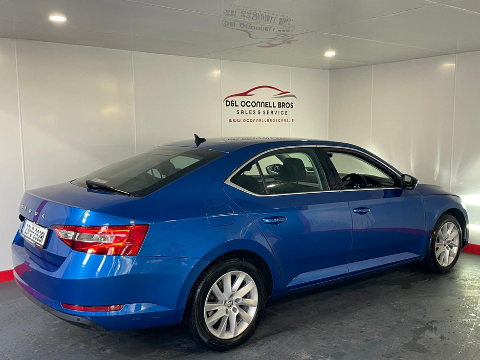 2023 Skoda Superb - image 10