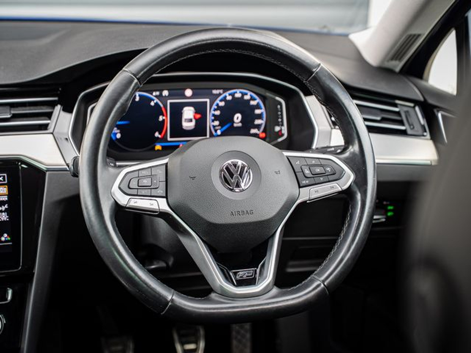 2020 Volkswagen Passat - image 13