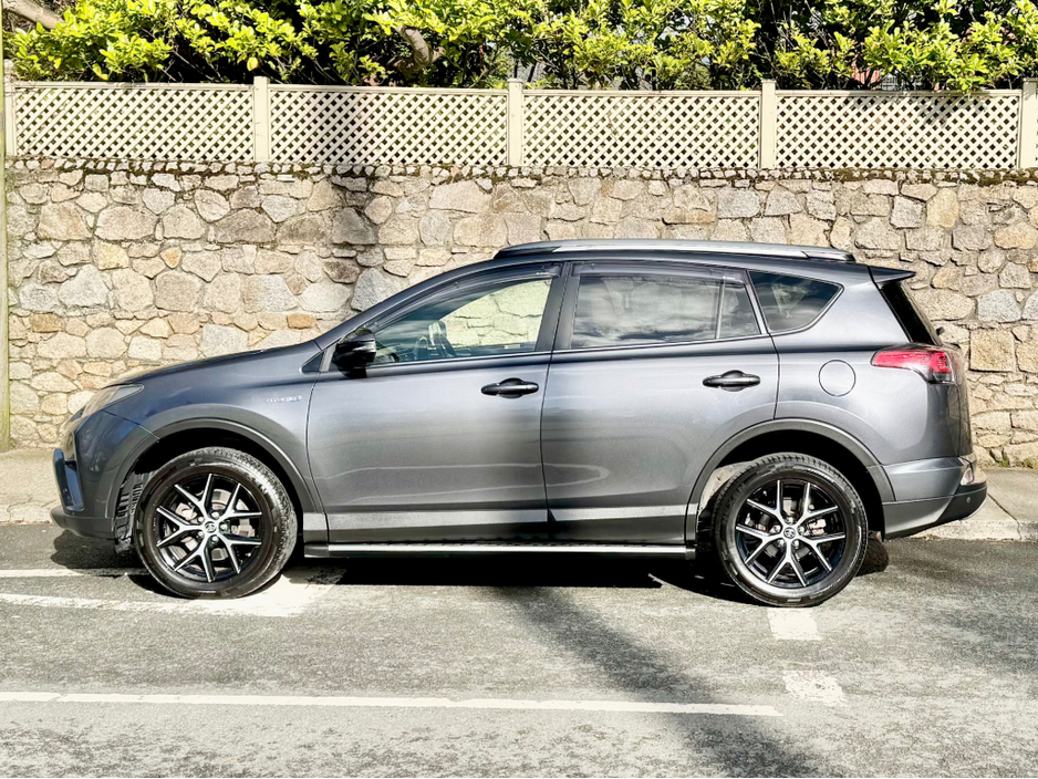 2017 Toyota Rav4 - image 3