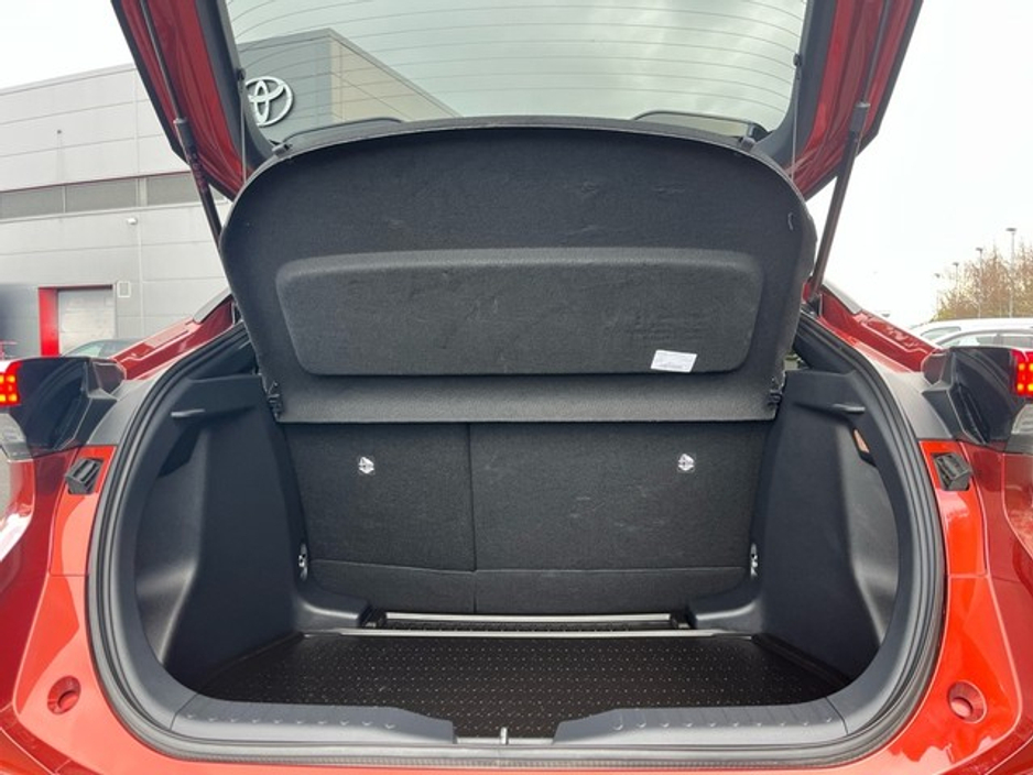 2025 Toyota C-HR - image 10