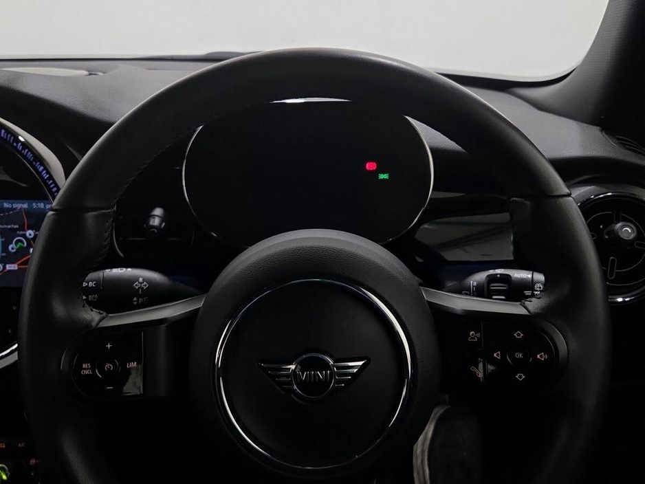 2022 MINI Hatch - image 9