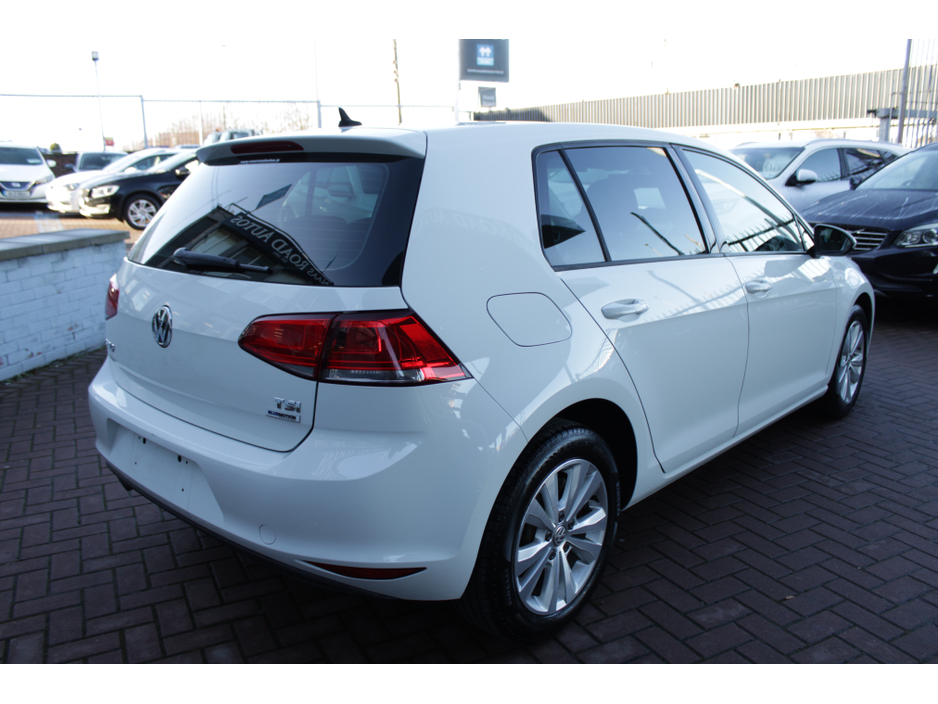 2016 Volkswagen Golf - image 4