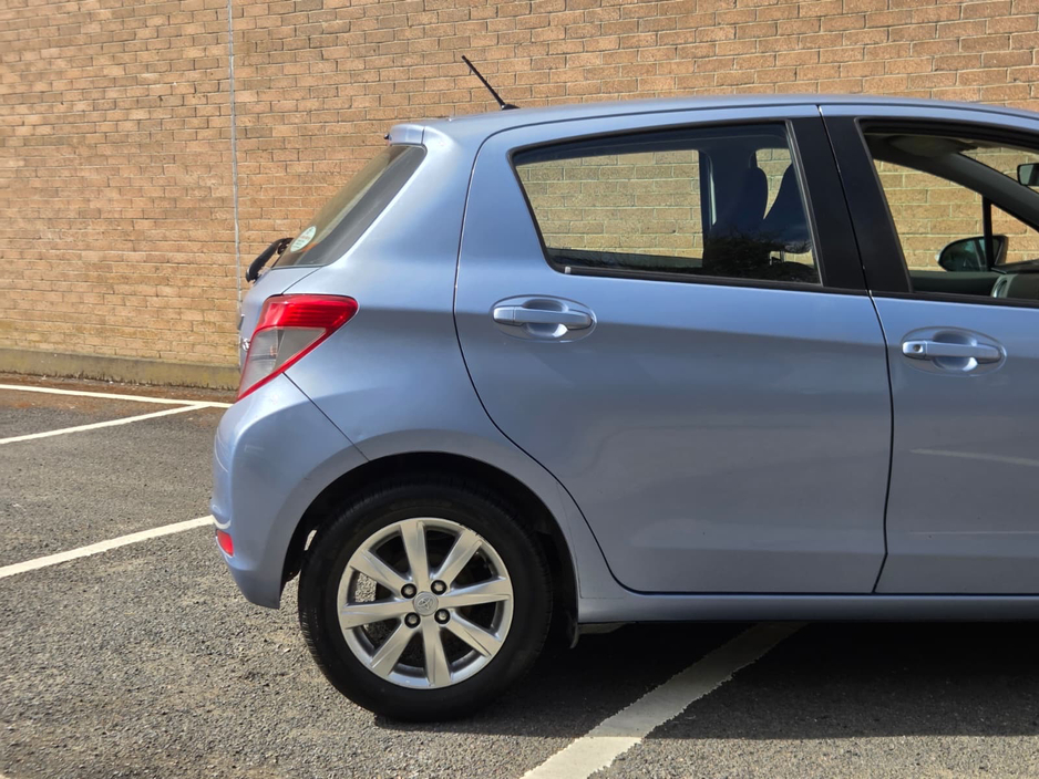 2013 Toyota Yaris - image 16