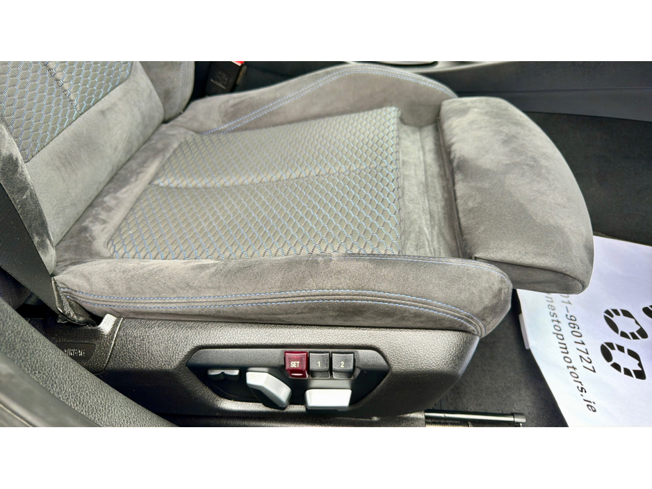 2017 BMW 3 Series - image 18