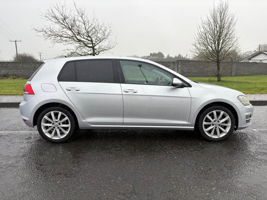2015 Volkswagen Golf - image 2