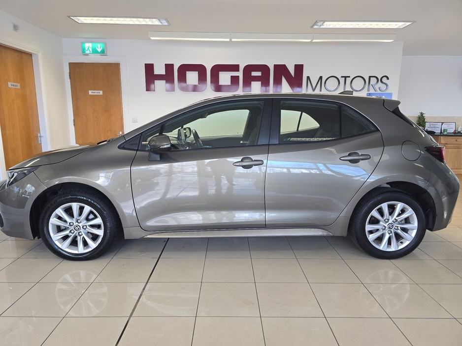 2024 Toyota Corolla Hybrid Luna H/B Automatic €28,950