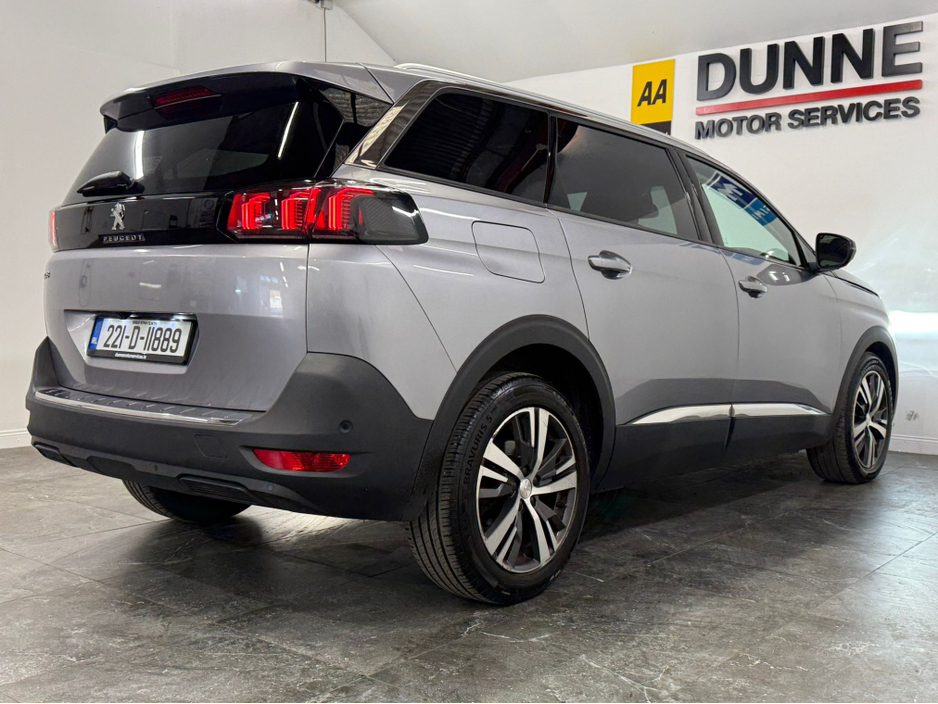 2022 Peugeot 5008 - image 5