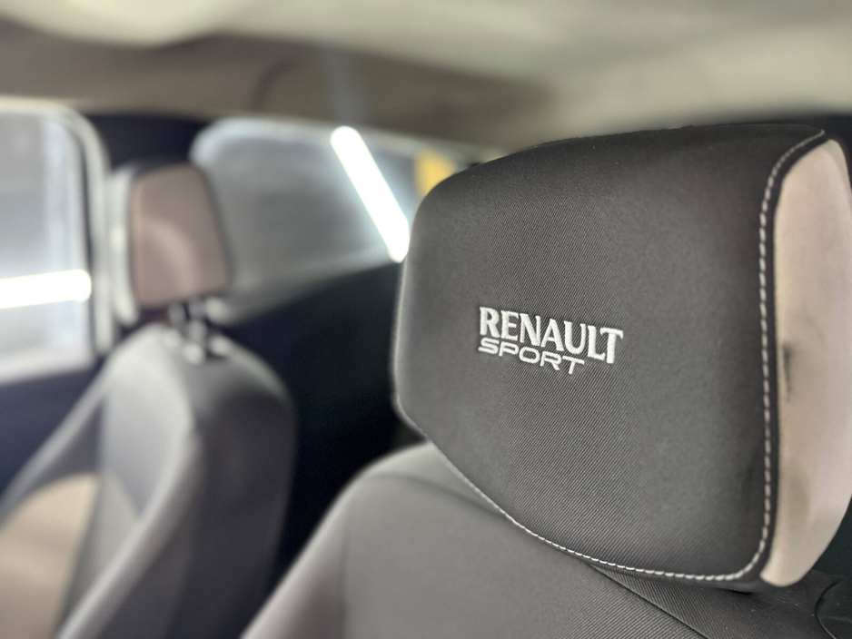 2012 Renault Clio - image 18