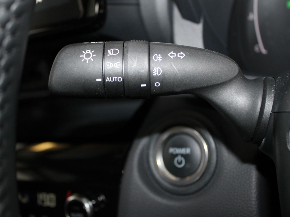 2024 Toyota Yaris - image 25